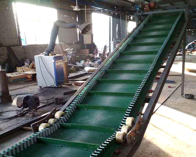 砂石皮帶輸送機(jī)多少錢一下，材質(zhì)一樣嗎？