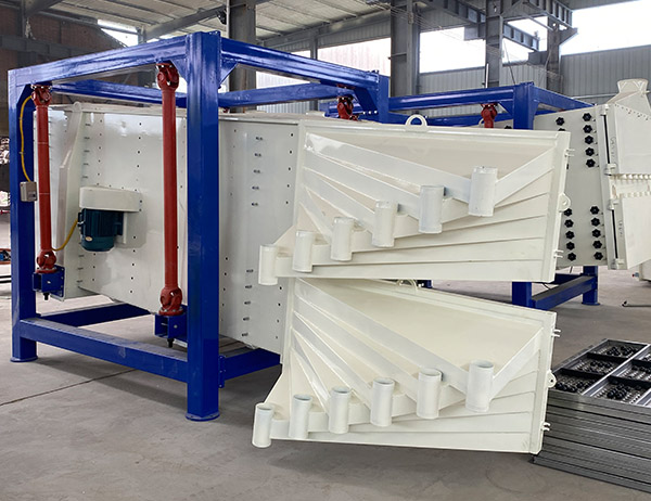 硅砂方形<a href='http://m.lunwenmx.com/sfsx/ybs.html' title='搖擺篩' target='_blank'>搖擺篩</a>處理量大精度可達(dá)95%以上