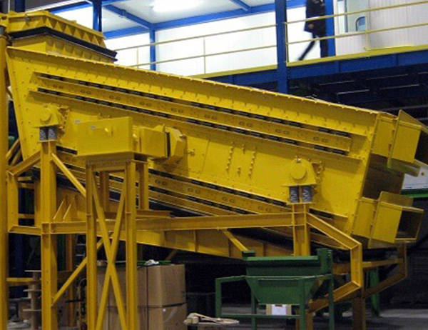 迭巖石粉碎顆?？ňW(wǎng)堵網(wǎng)現(xiàn)象解決顆粒沸騰振動篩