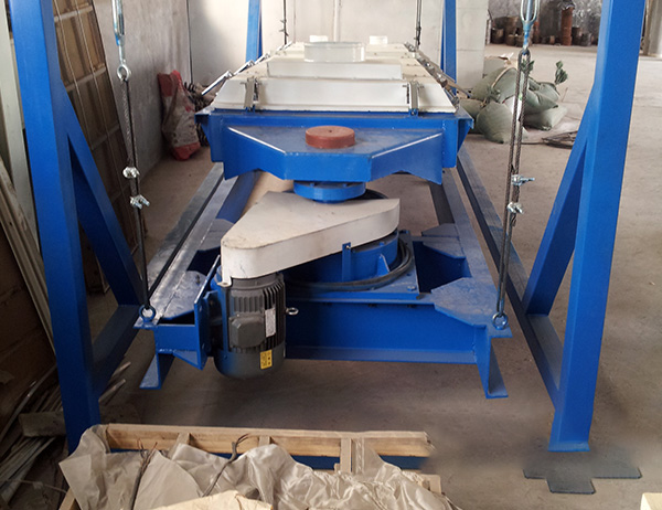 尿素、土壤有機(jī)肥篩分機(jī)使用的是一種篩機(jī)