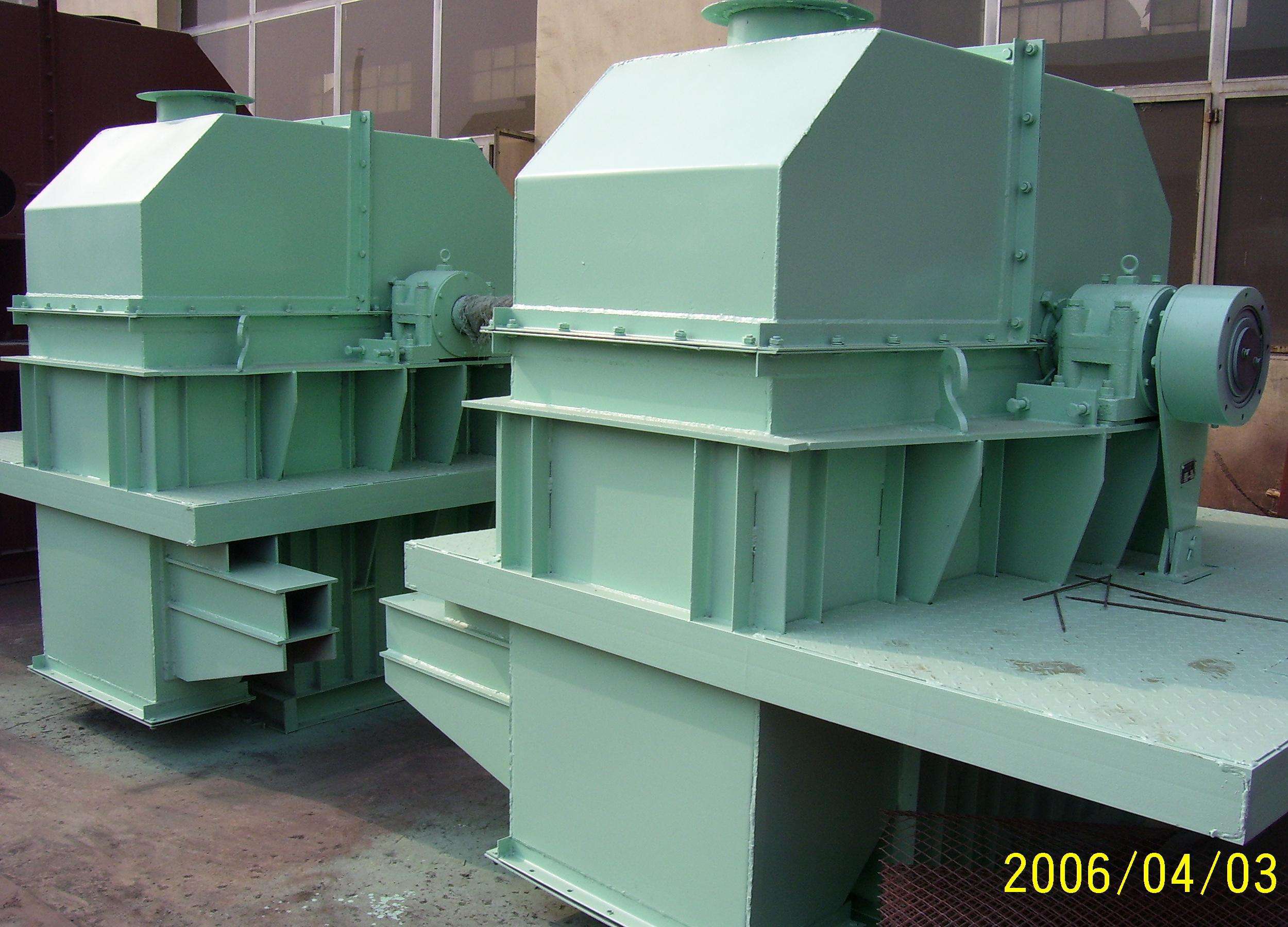 TH315鏈條斗式垂直上料機采用的是鐵質(zhì)畚斗料斗