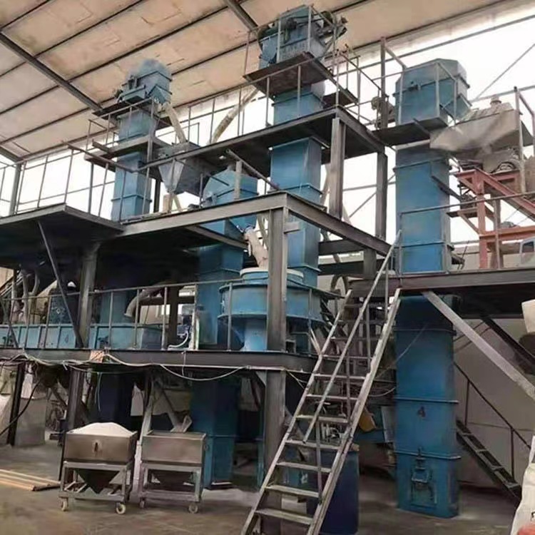 TH315鏈條斗式垂直上料機采用的是鐵質(zhì)畚斗料斗