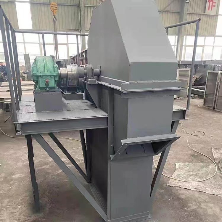 沙子用鐵質(zhì)畚斗料斗選用NE型鏈條斗式提升機(jī)